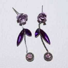 Boucle d'oreille strass fleur violette Boucle d'oreille strass fleur violette