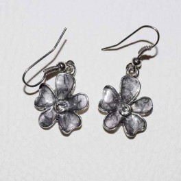 Boucle d'oreille fleur métal et strass Boucle d'oreille fleur métal et strass