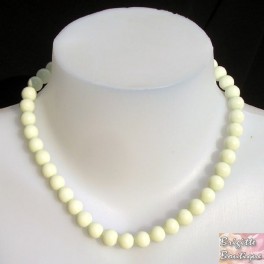 Collier perle raz le coup blanc