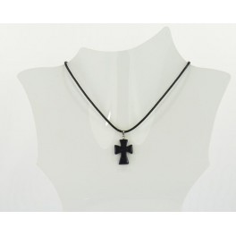 Collier croix résine noire