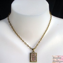 Collier strass rose monté sur chaine couleur bronze